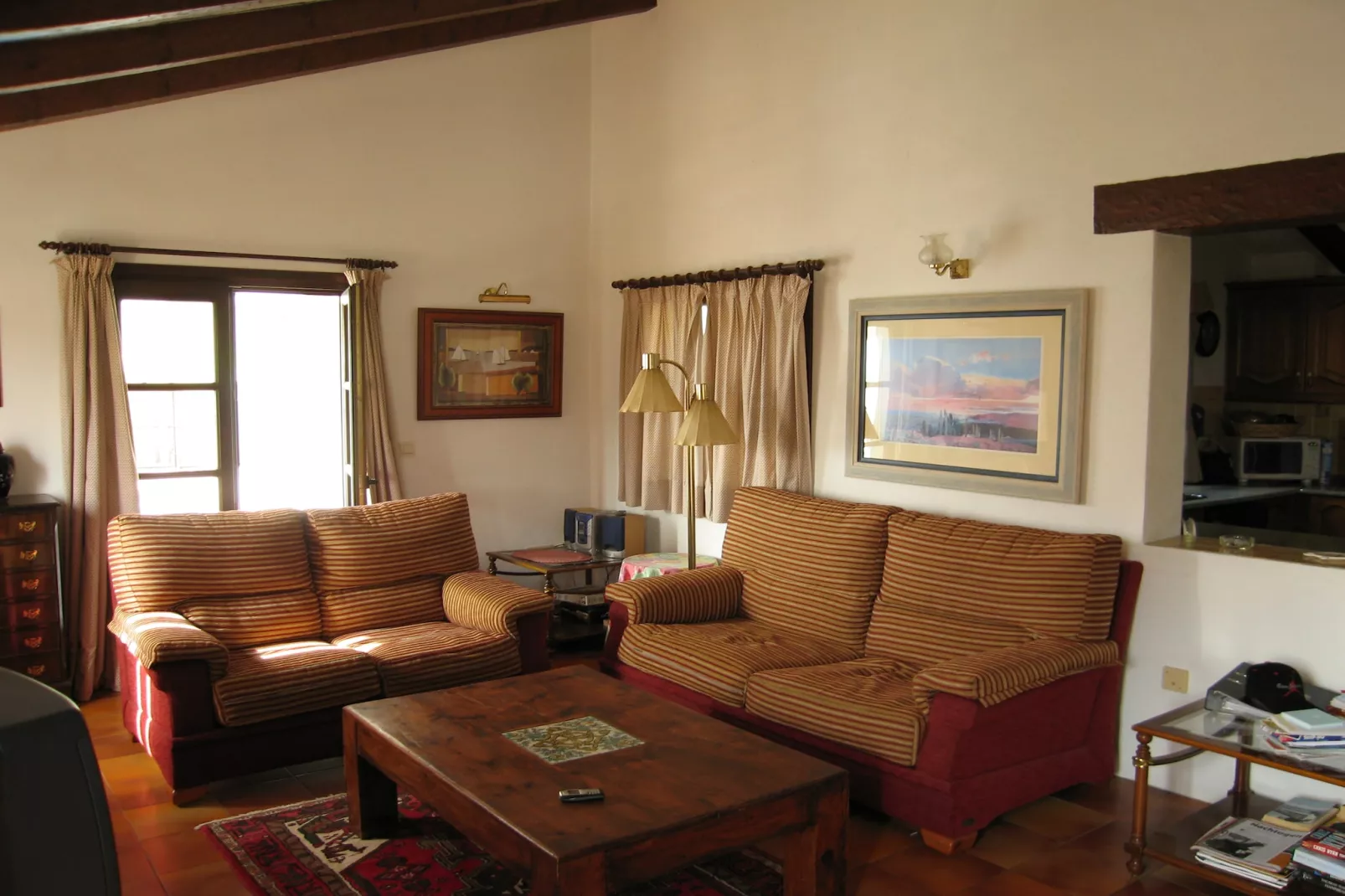Las Cerezas-Living room