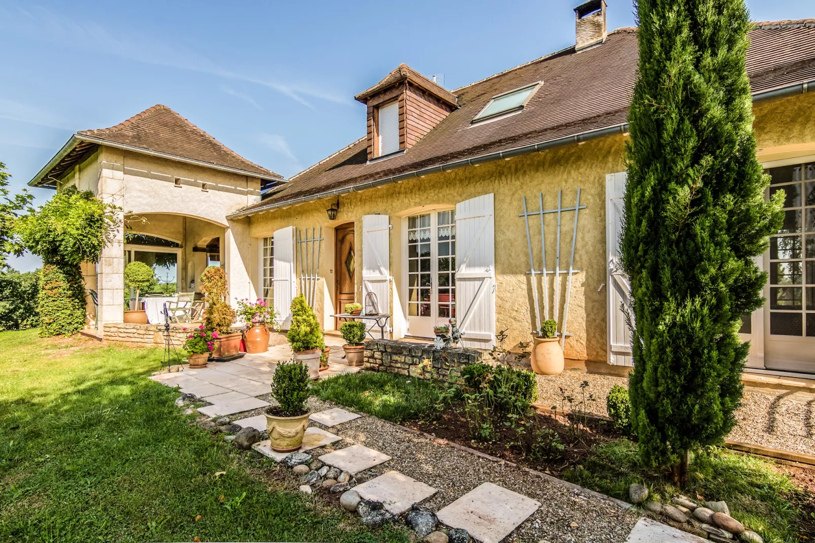 Villa de l'Yssandonnais-Exterior summer