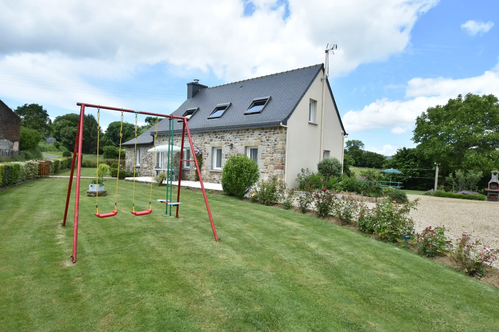 Villa des Prés-Exterior summer