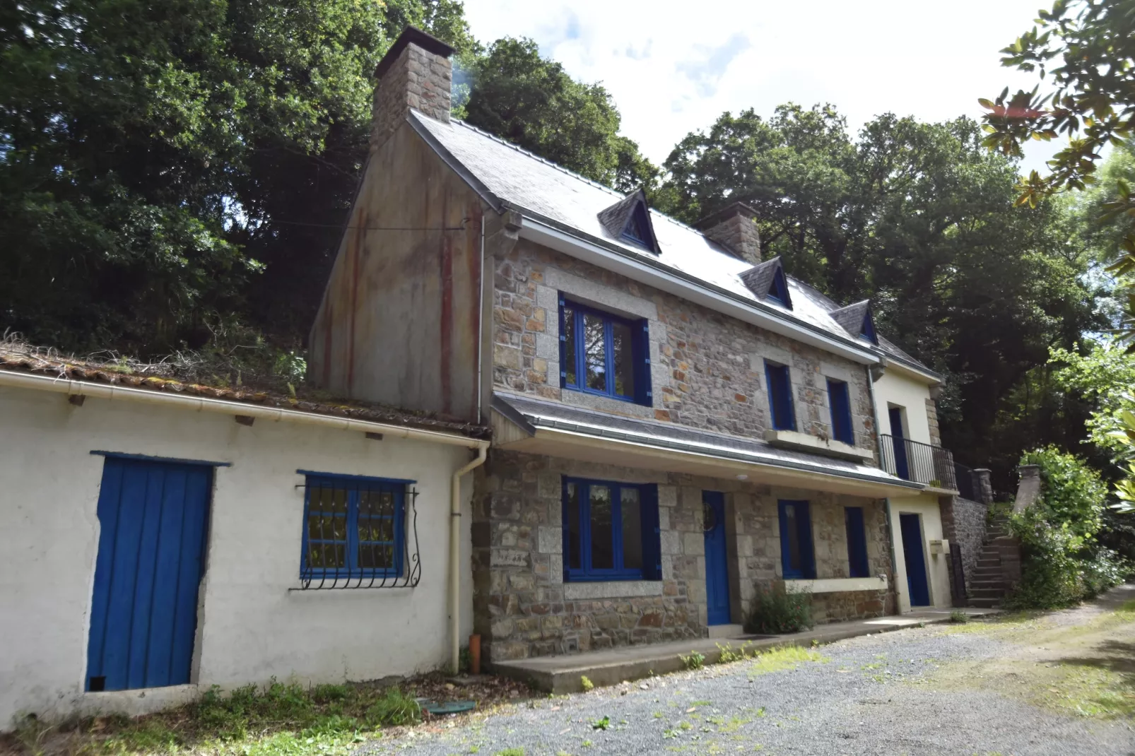 Moulin Bescond-Exterior summer