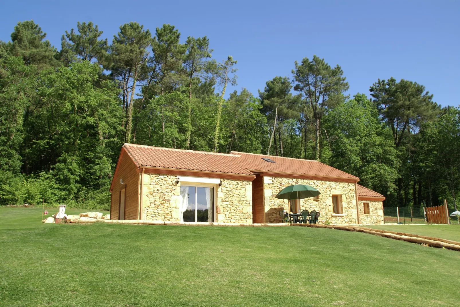 Maison de vacances Blanquefort sur Briolance 10 pers-Exterior summer