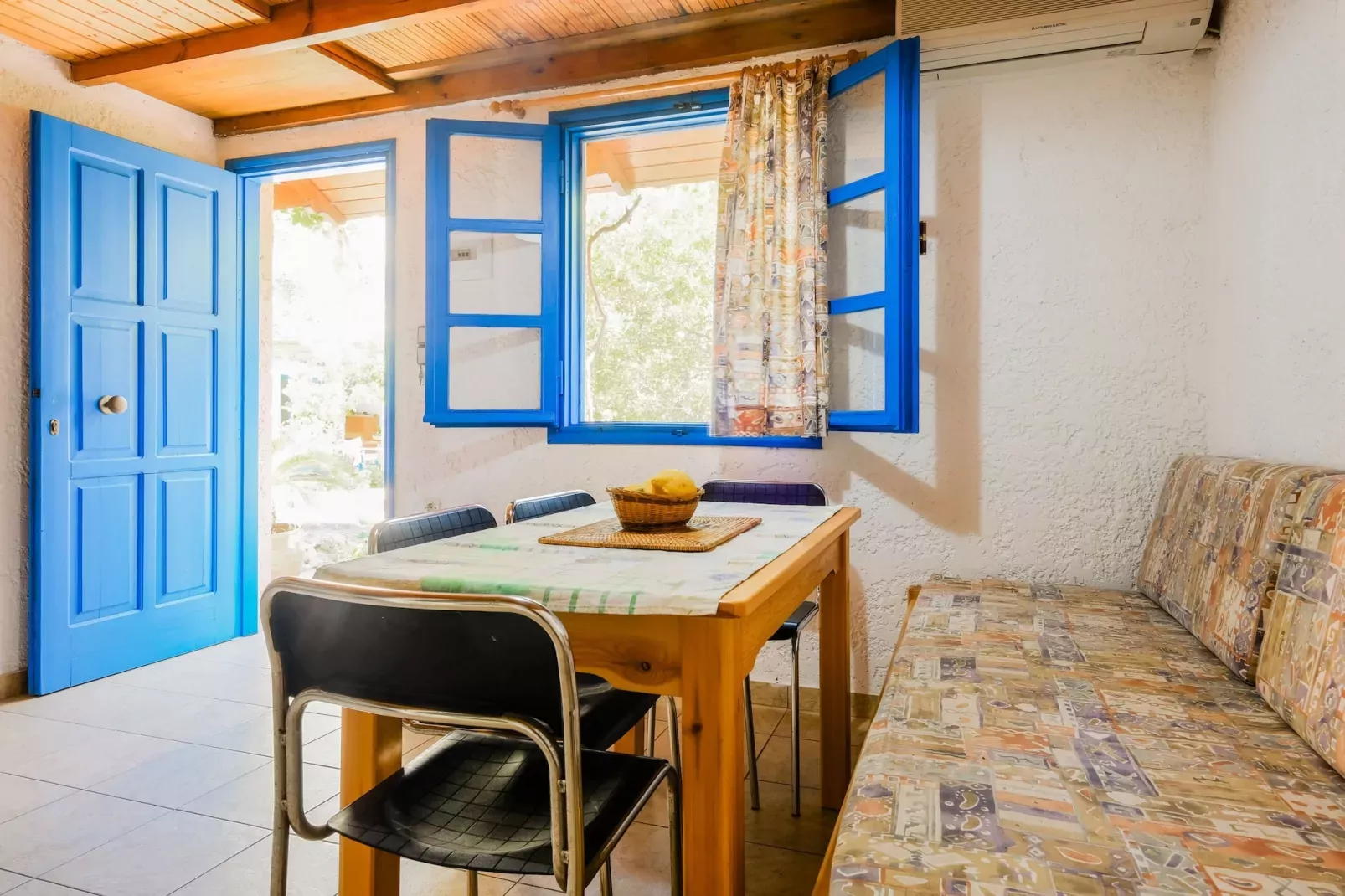 Olive Tree Cottage No 4-Dining room