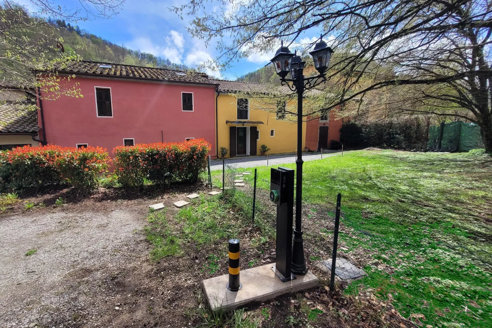 Insieme in Panche-Exterior summer