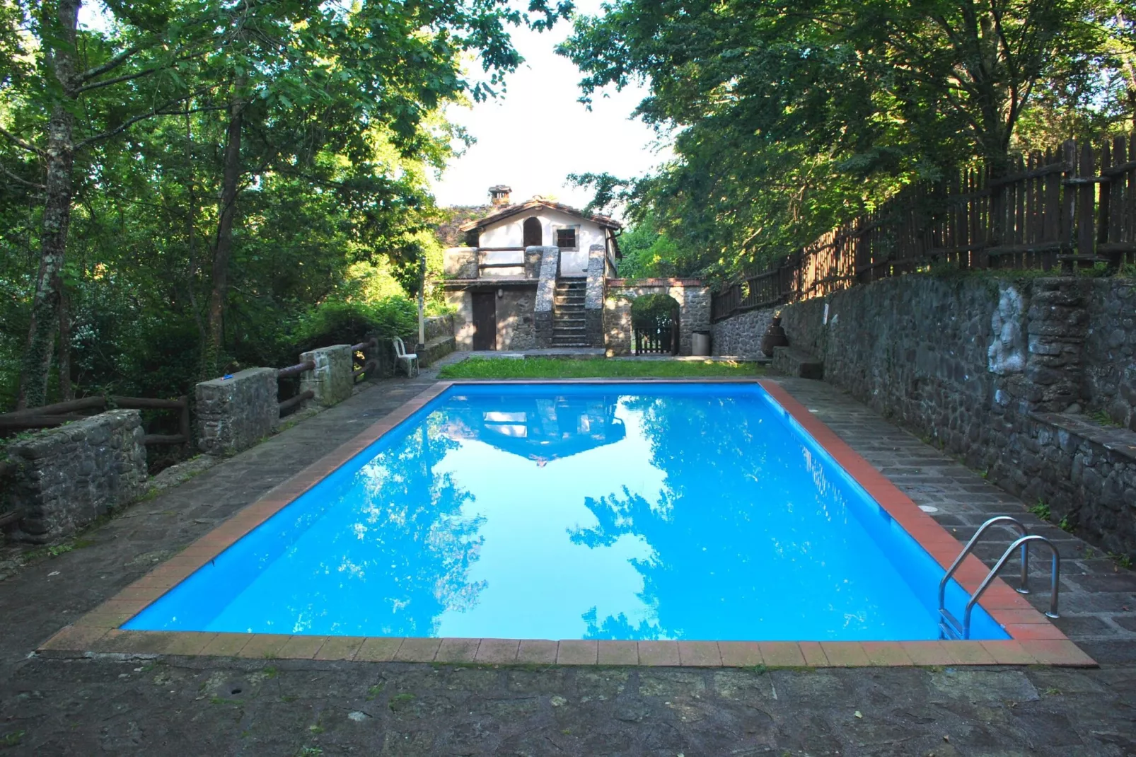 Birilli-Schwimmbad