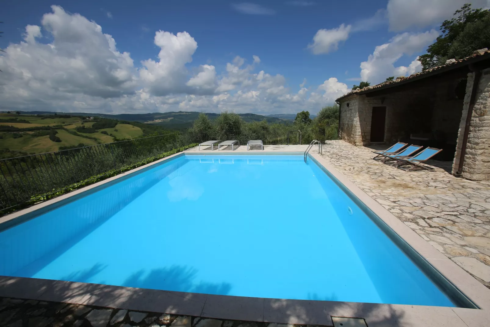 Oleandro 1-Pool