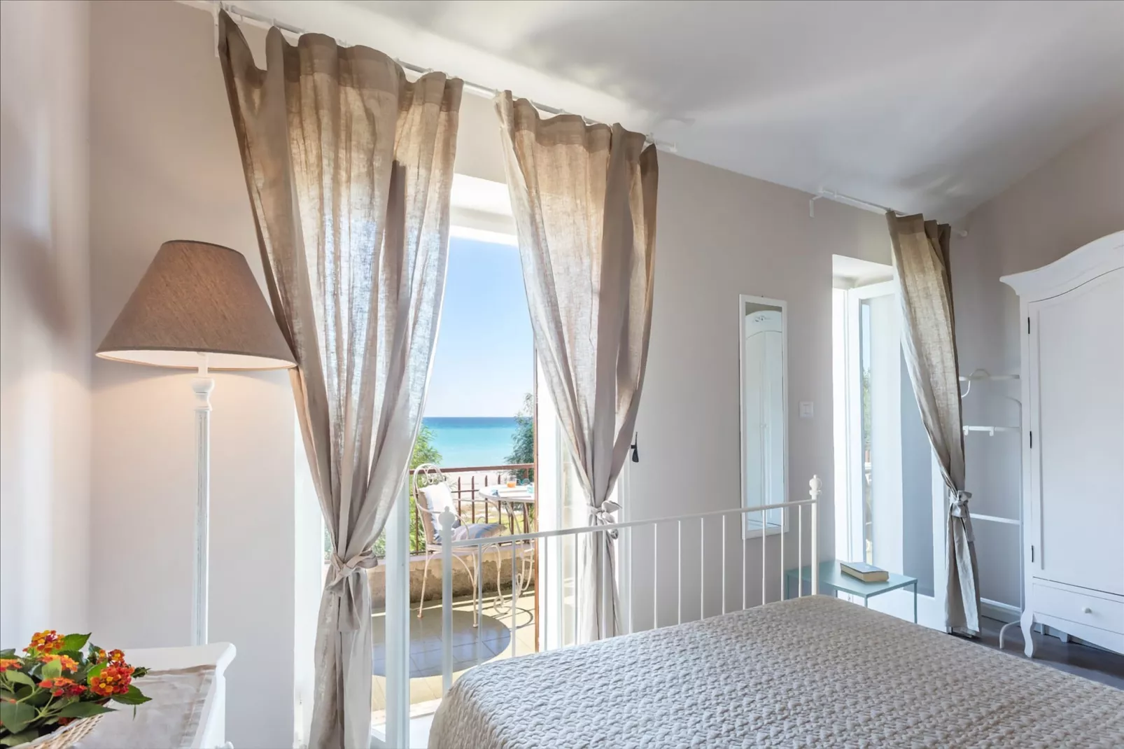 Villa Romance-Bedroom