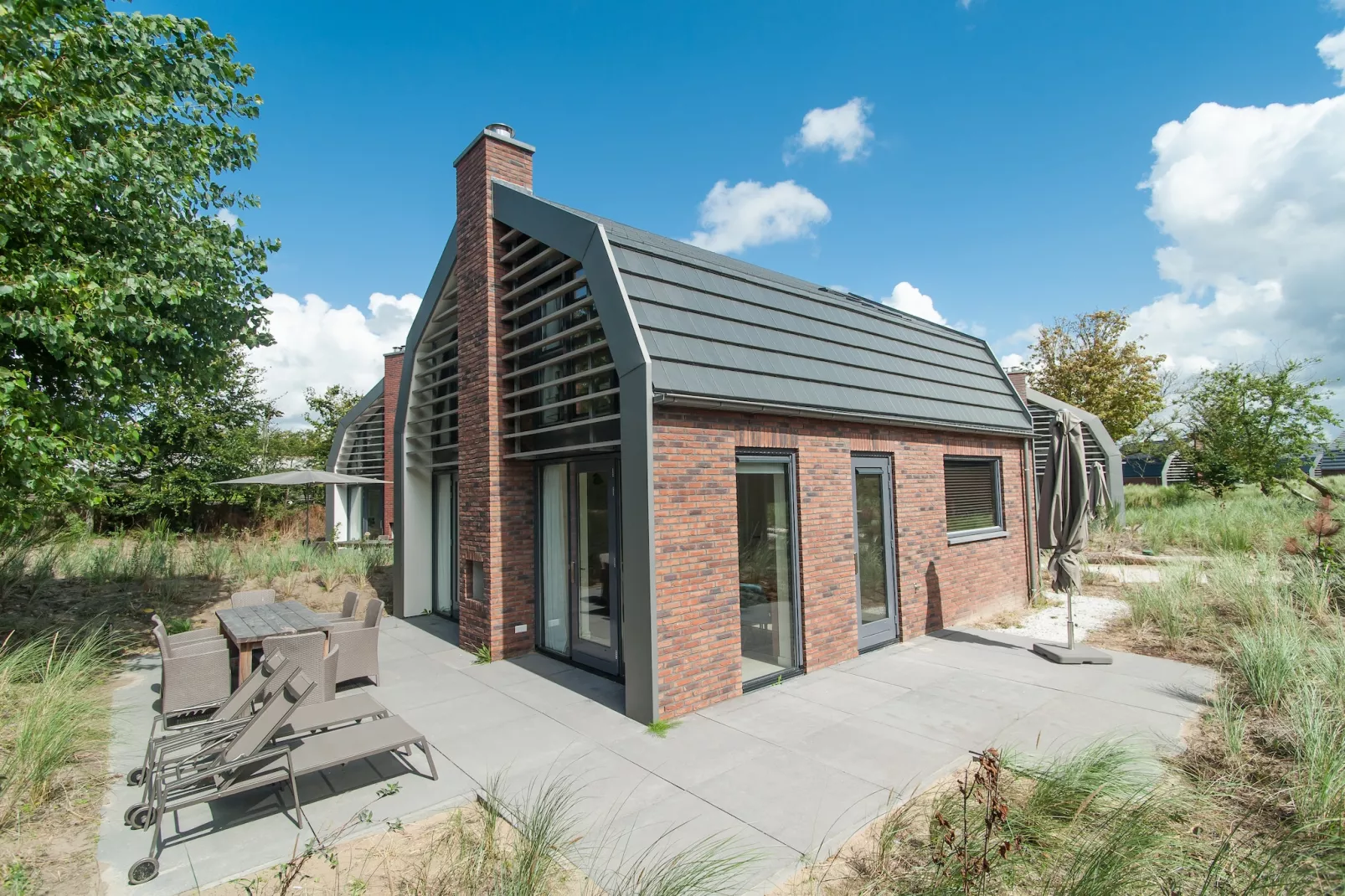 Waterland-Exterior summer