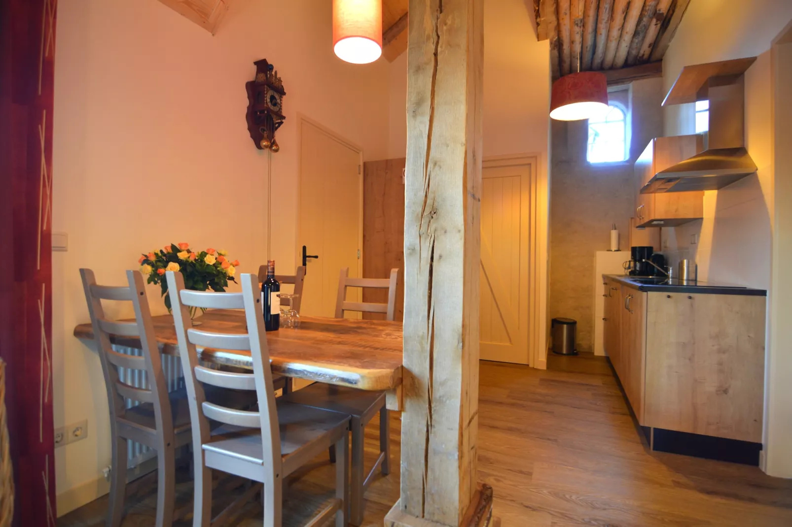 Broodkast-Dining room