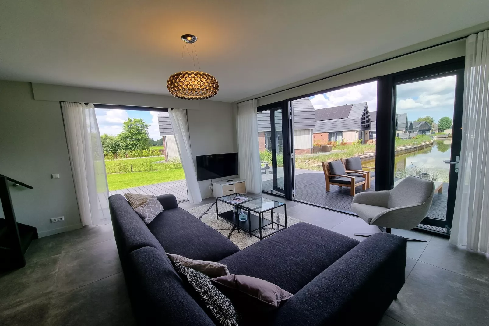 Watervilla Njoggen-Living room