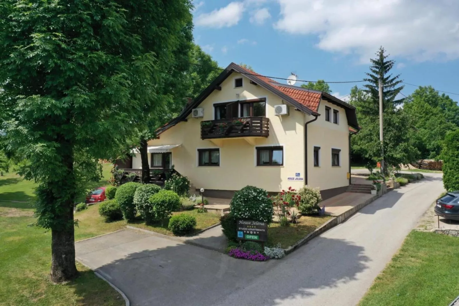 Apartment Jelena 2-Außenbereich Sommer