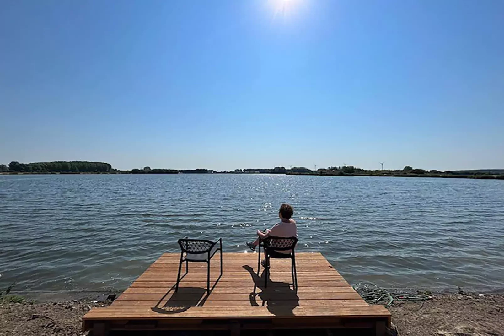 Lake view villa met zwem- vissteiger-Vue d'été