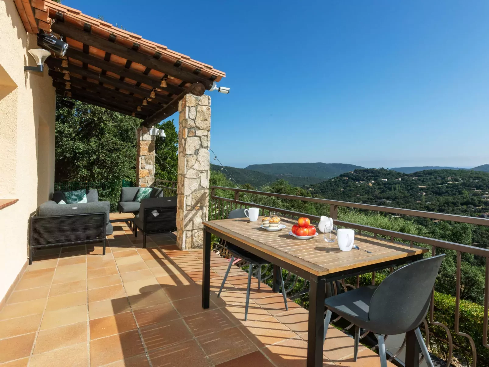 Vall Repos-Outside