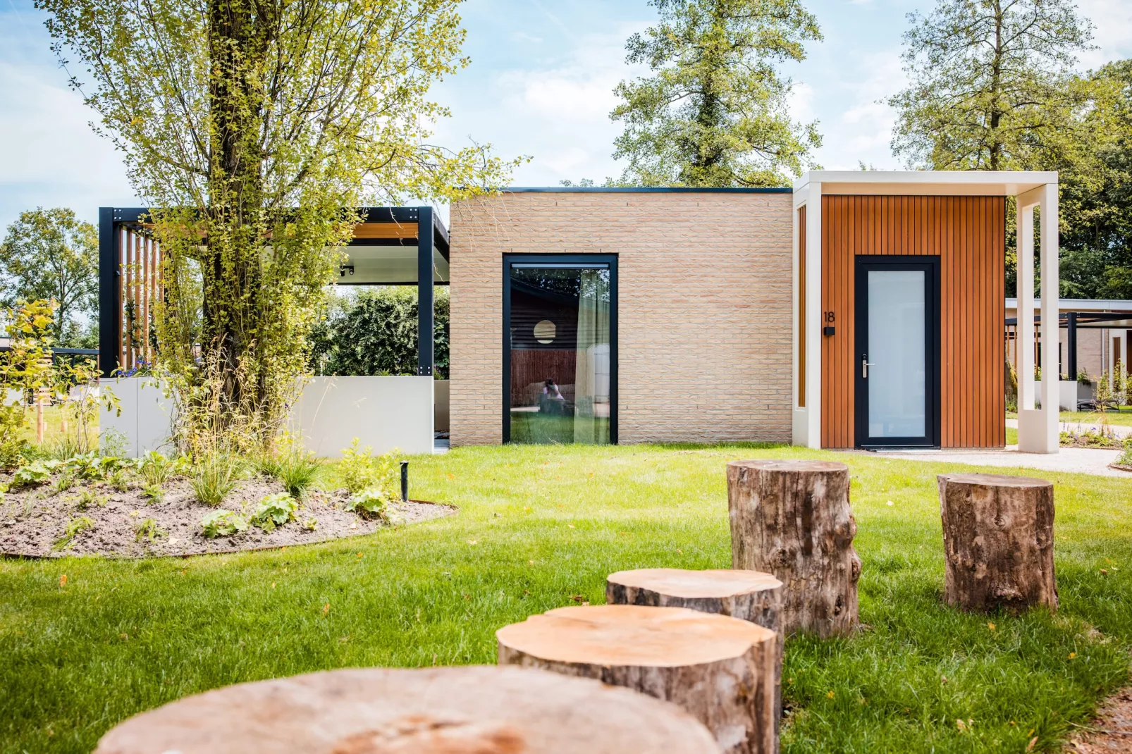 Dwergarend 17-19-Exterior summer