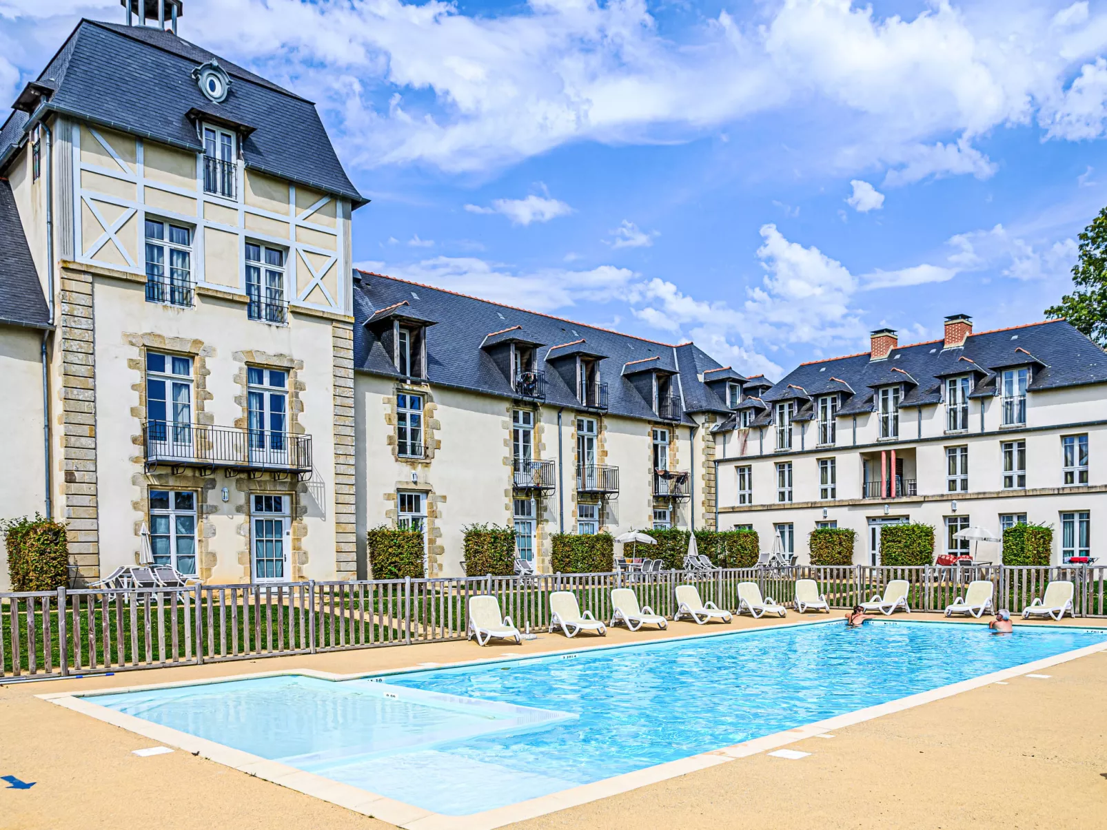Château De Kergonano-Outside
