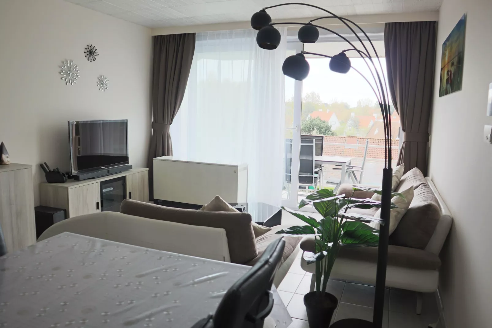 PANORAMA B / 0202-Living room
