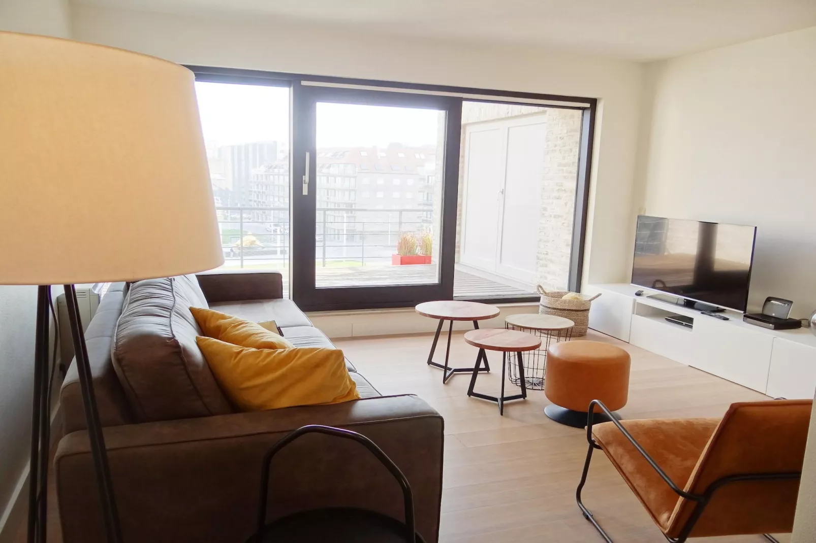 SANDY CAPE 401-Living room