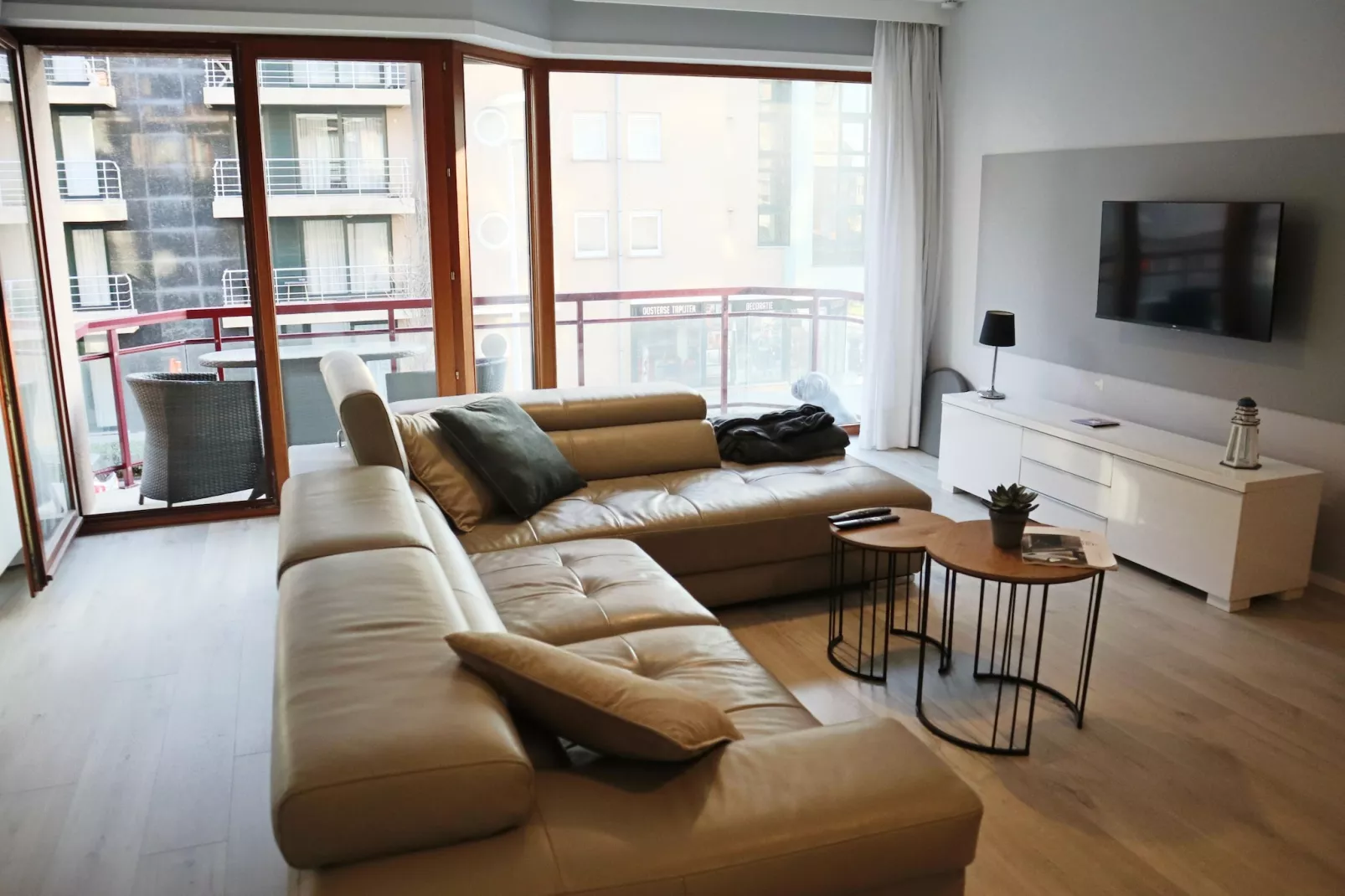 CAP SUD I 0102GAR-Living room