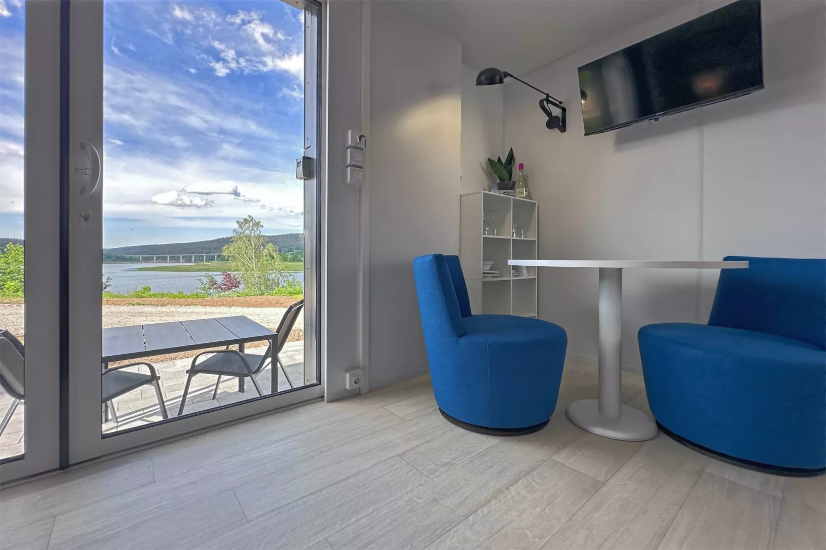 FERIENDORF SEEBLICK - Tiny Chalet am Eixendorfer See-Wohnzimmer