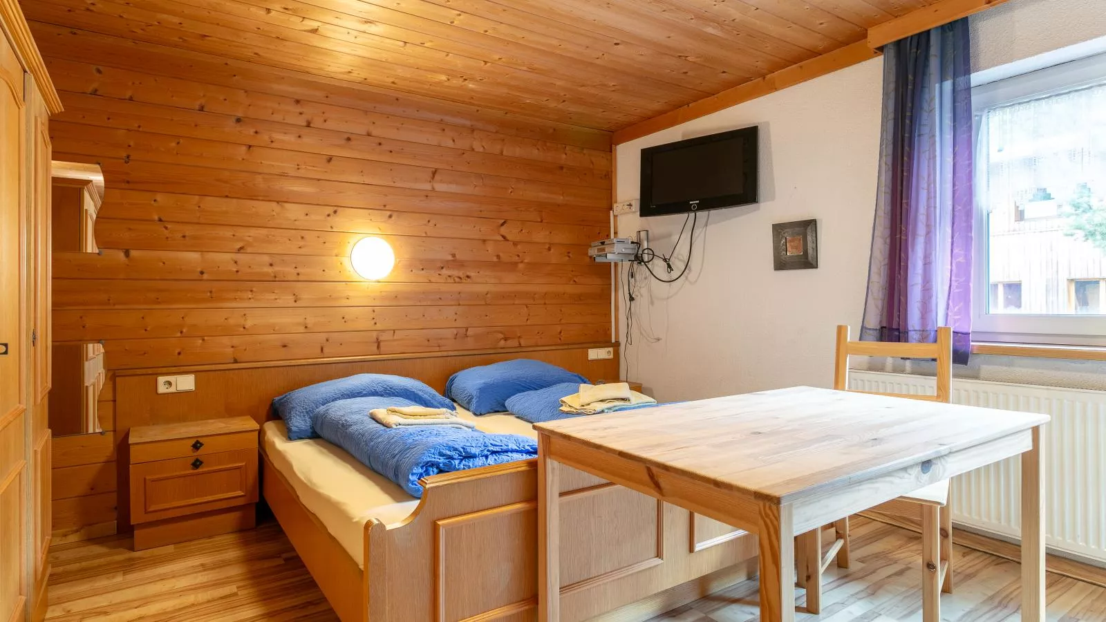 Haus Joachim-Bedroom