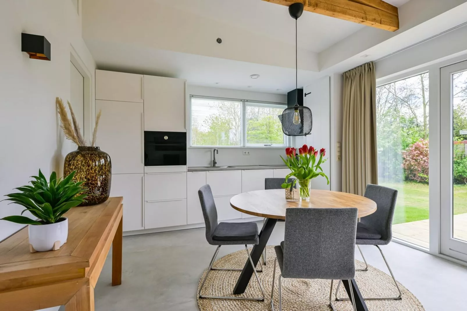 Eureka 36-Dining room