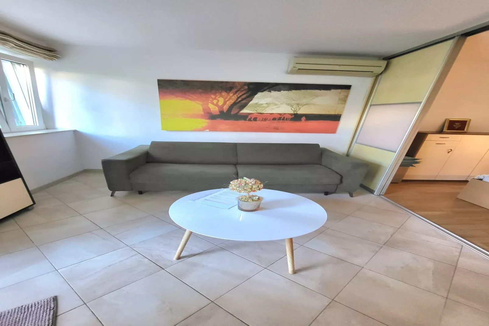 Green Terrace Apartment I - Studio Apartment with Terrace-Esszimmer
