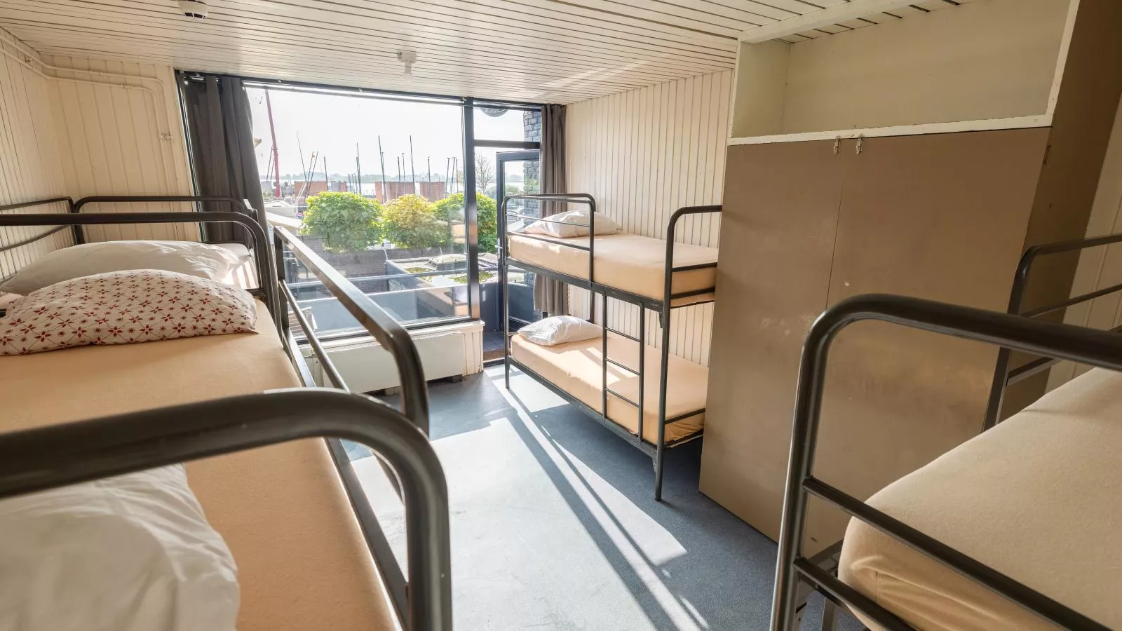 De Kaag Watersport Groepsaccommodatie - 80 pers-Bedroom
