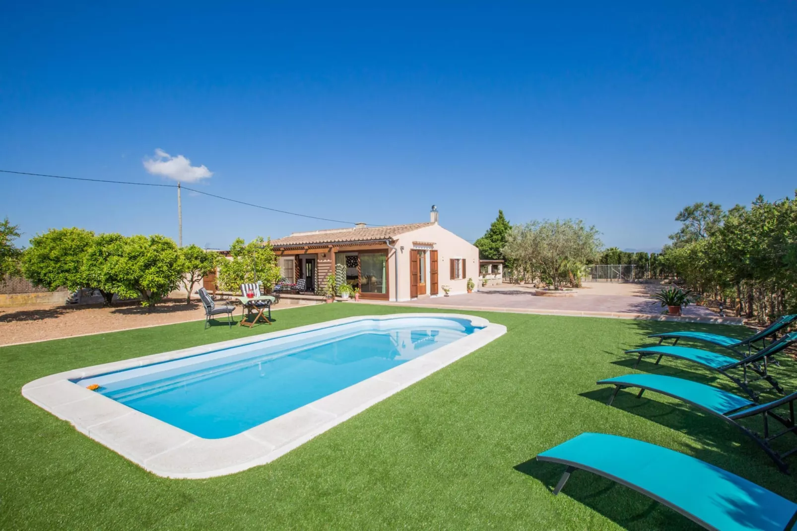 Shostalet-Exterior summer