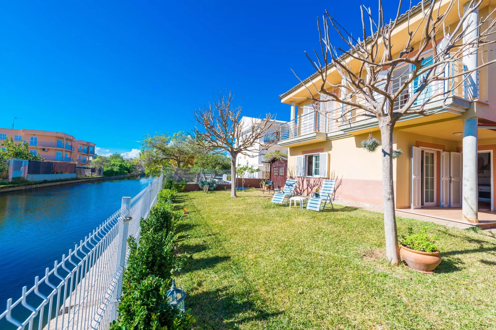 Villa Rosa-Image-tags.