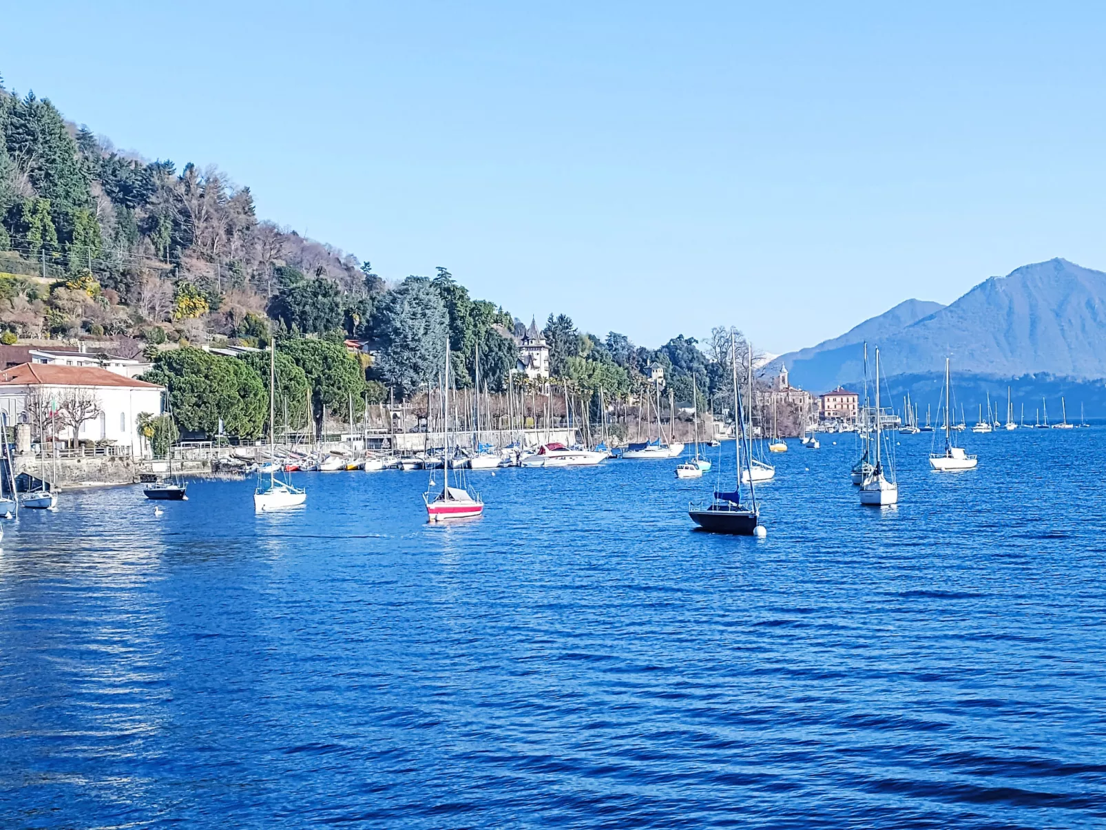 By the lake-Area