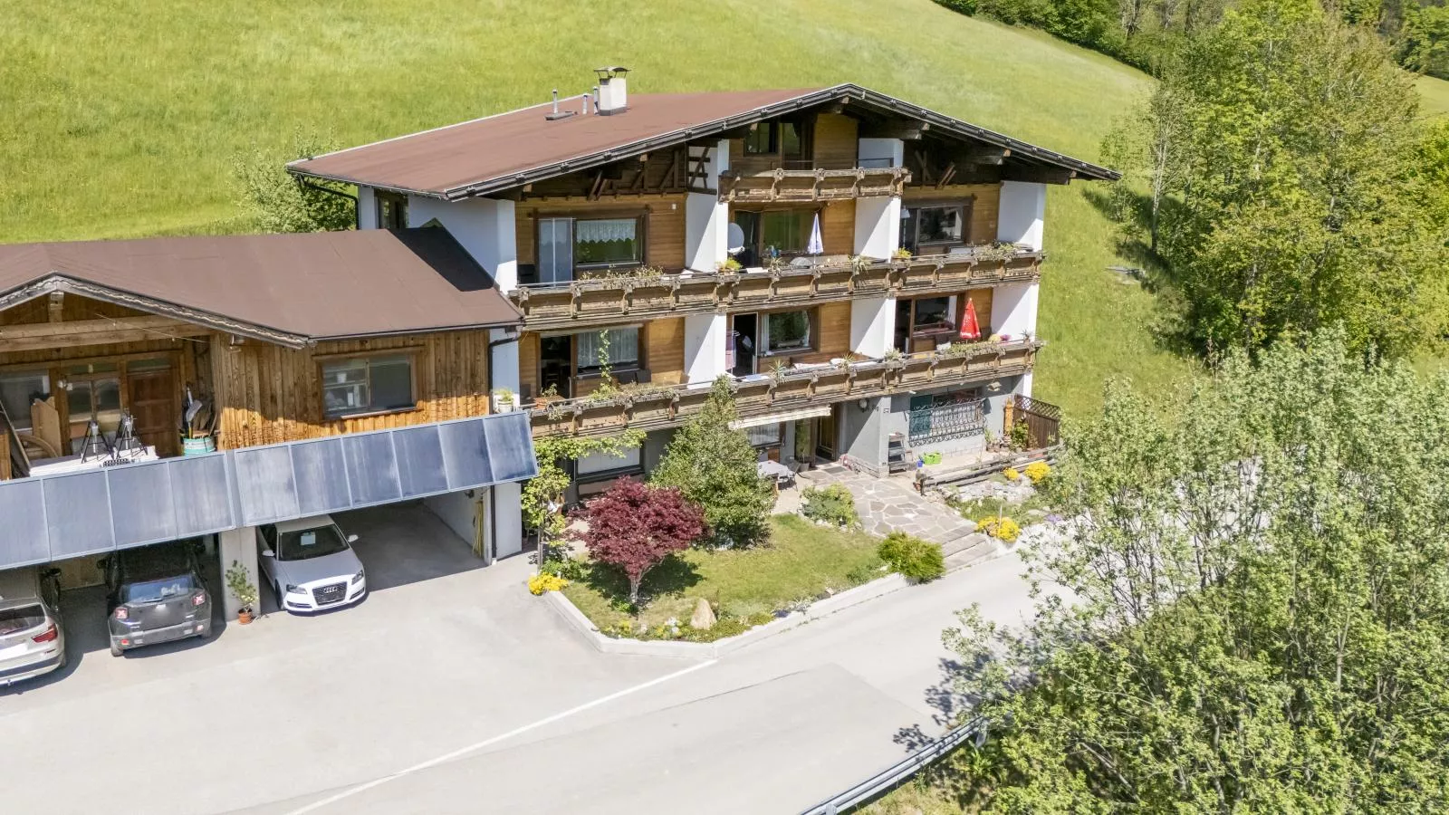 Berghof-Exterior summer
