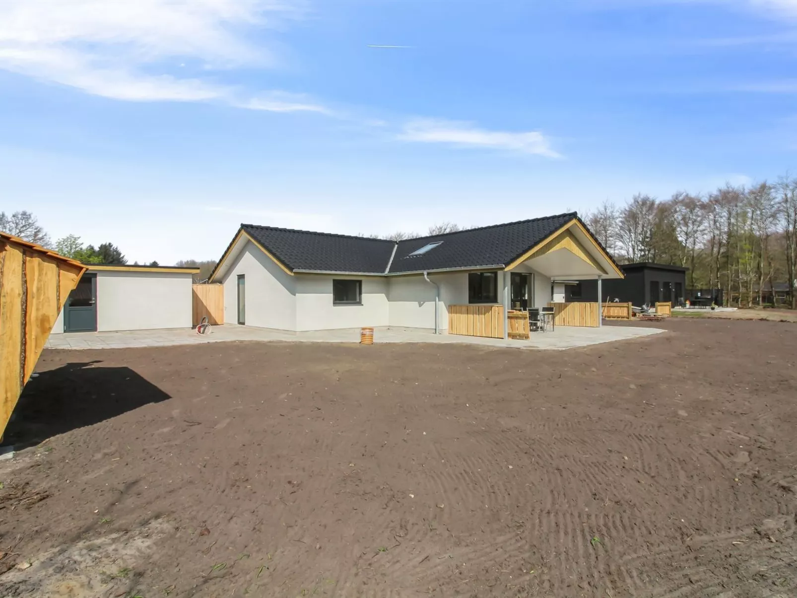 "Alvira" - 30km from the sea