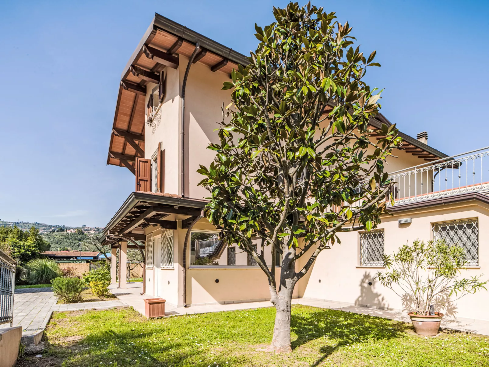 Villa Pardini-Outside