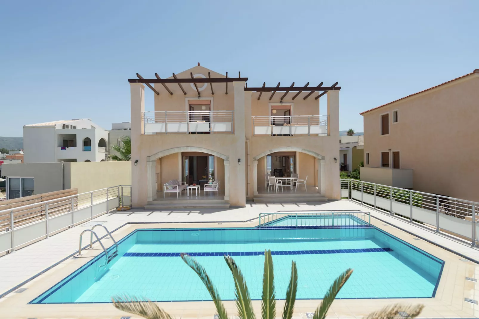 Villa Avra