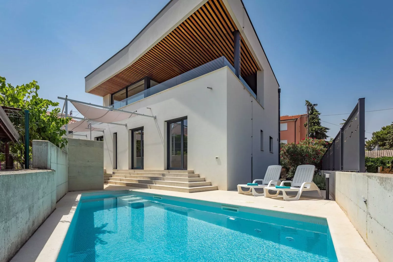 poolofhouse