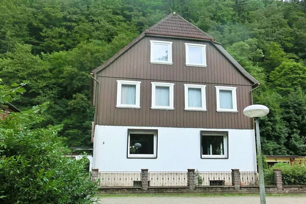 151651