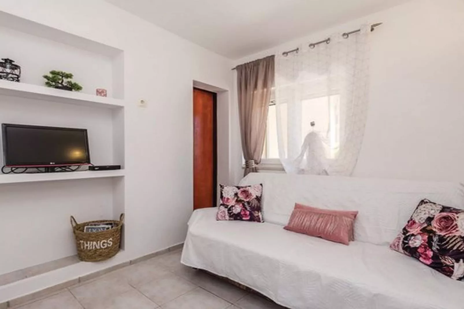 Charming One Bedroom Apartment Povljana - One Bedroom Apartment