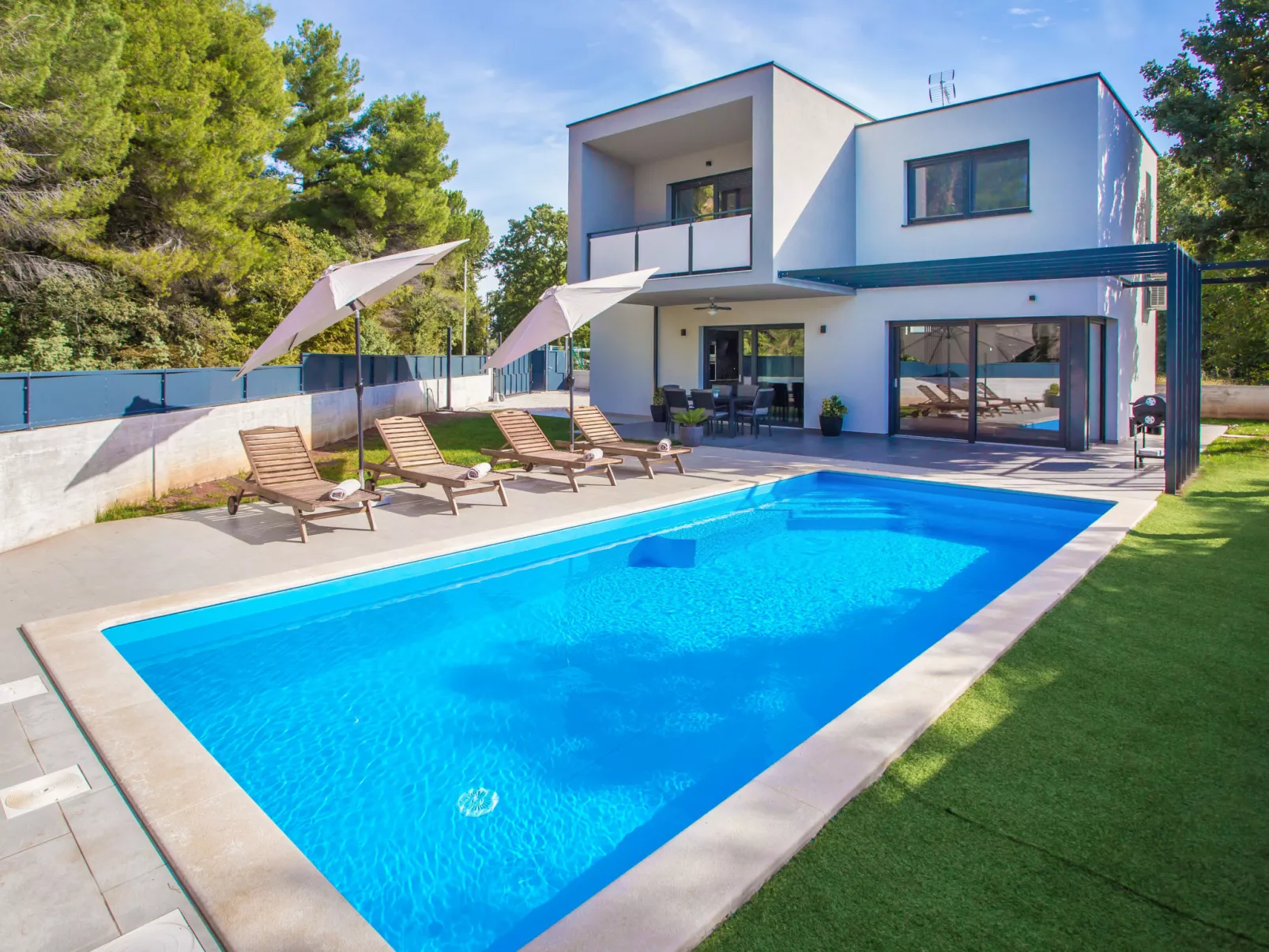 Villa Eva Tar