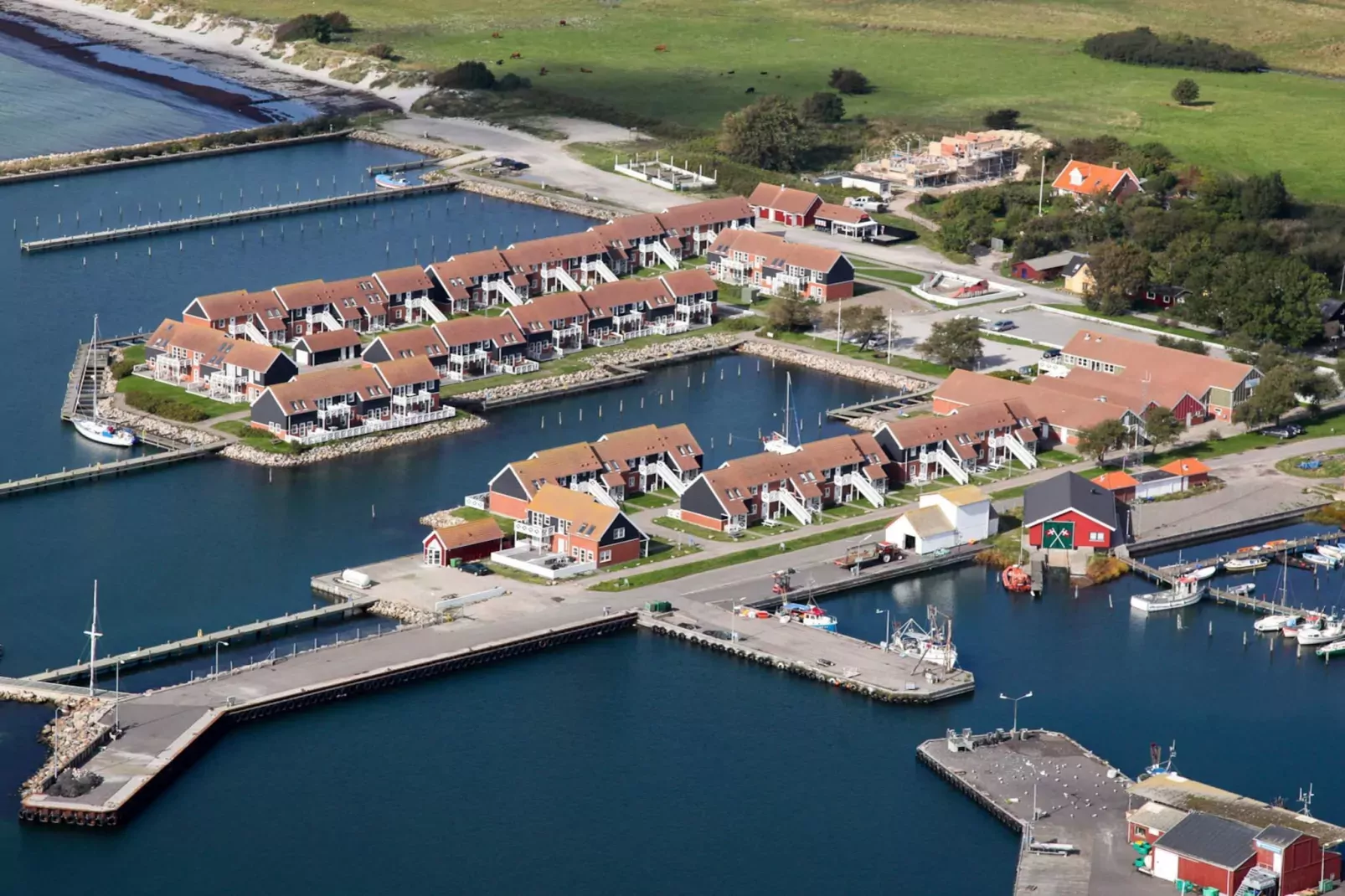 3 room,m/Harbour View,2 levels