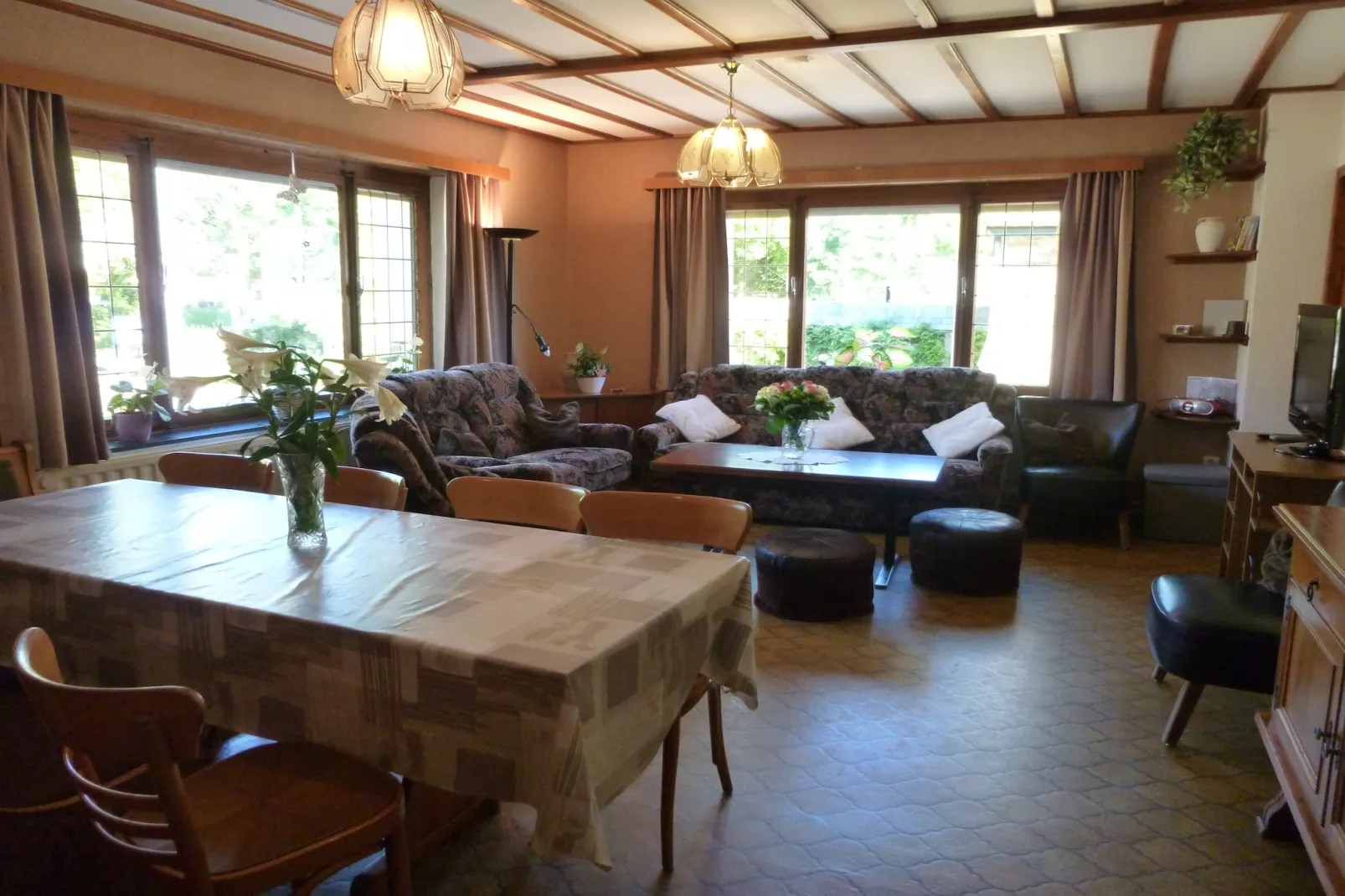 Am Brunnen-Living room