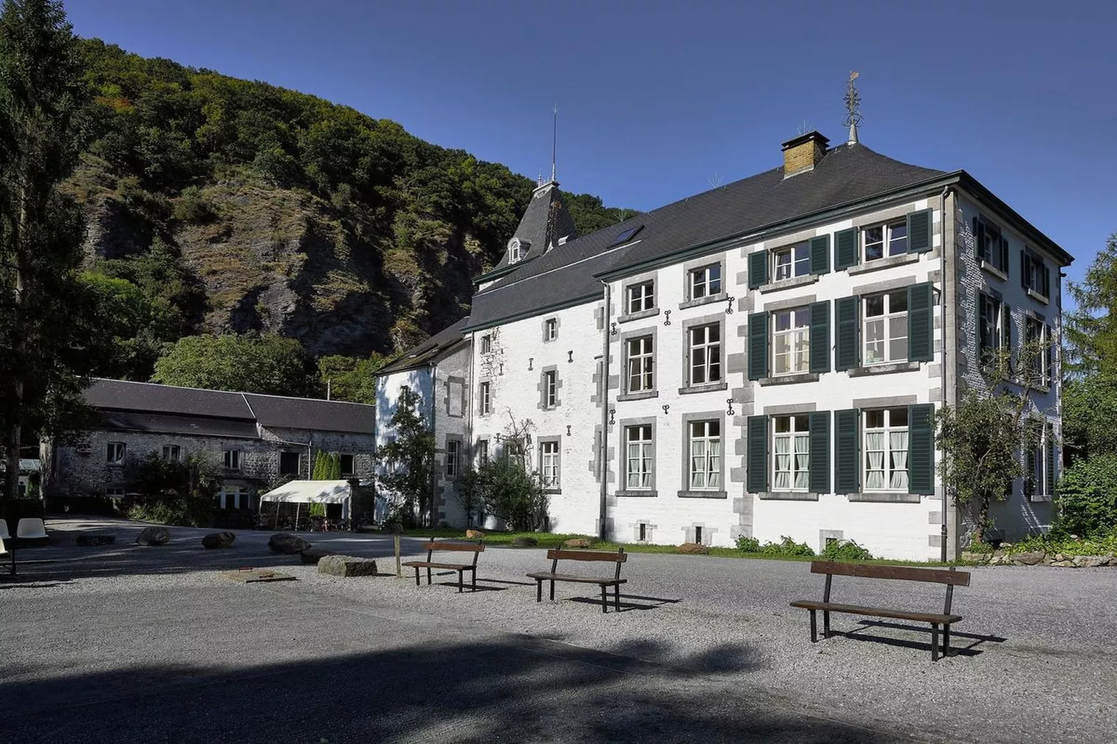 Appartement voor vier Domain Château Dieupart-Außenbereich Sommer