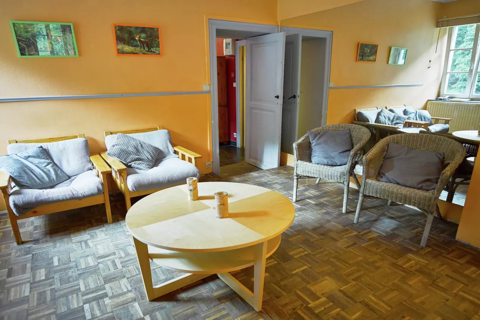 La Reine-Living room