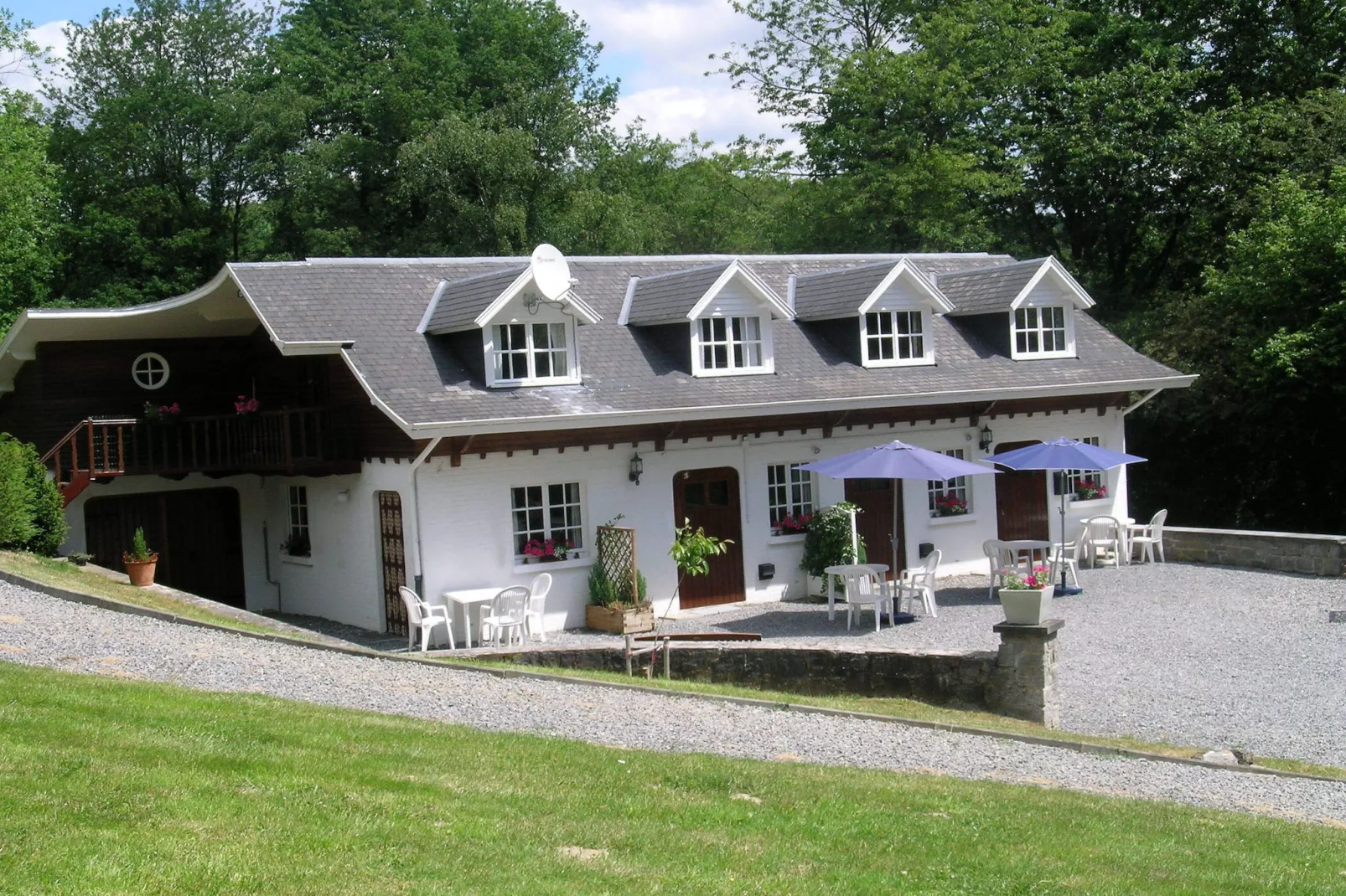 Domaine De L'Ecureuil 4-Exterior summer