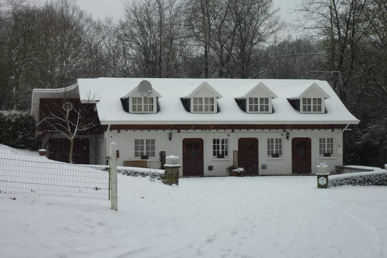 Domaine De L'Ecureuil 3-Exterior winter
