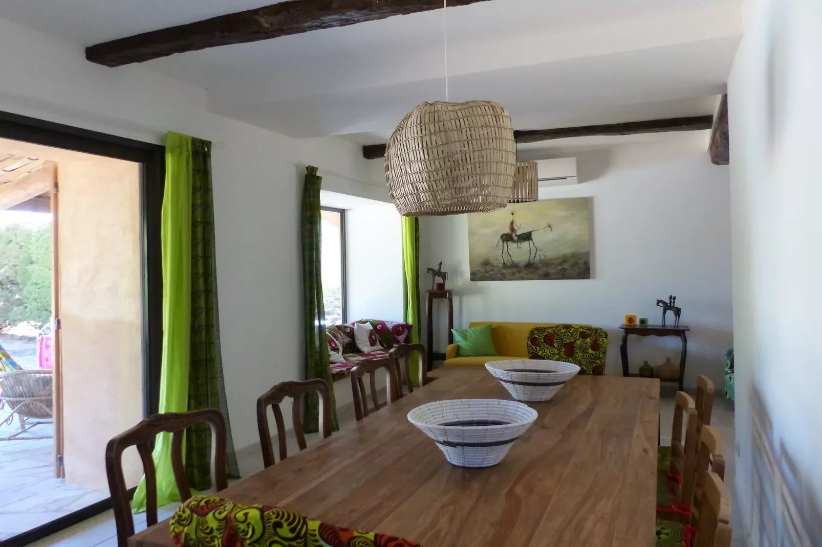 Entre les vignobles-Dining room