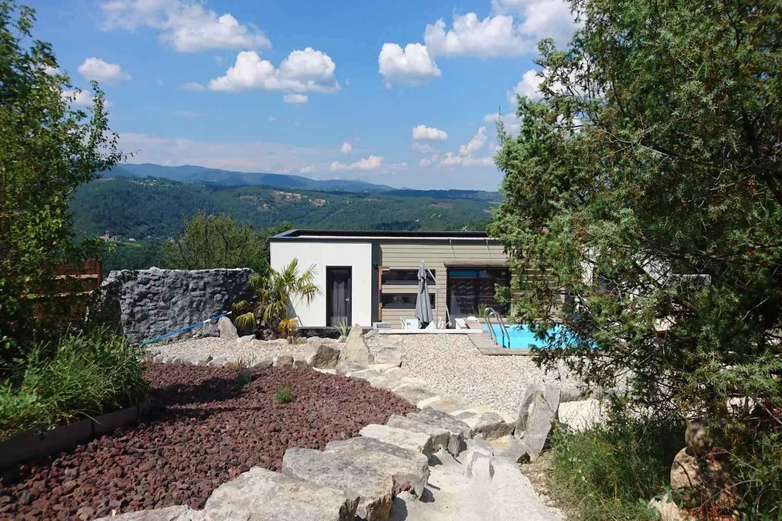 Villa - Les Vans-Aussicht Sommer