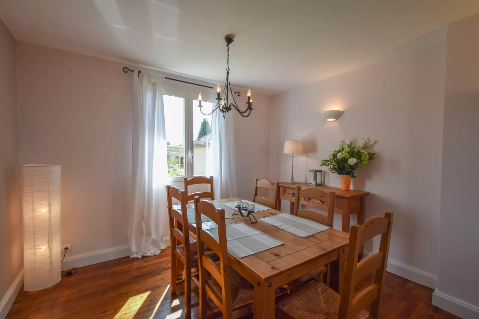 Le Pavillon-Living room