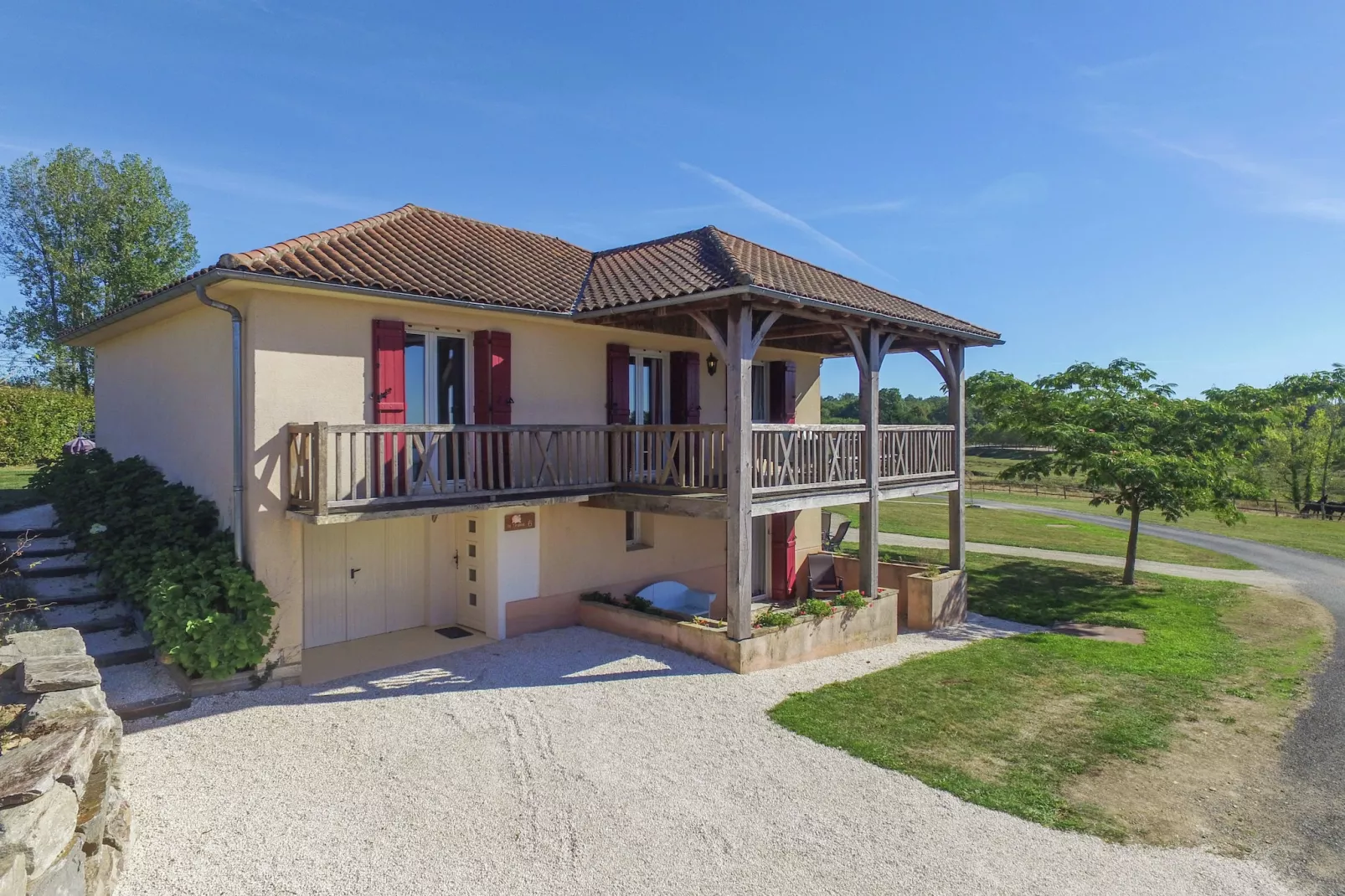 La Tirelire-Exterior summer