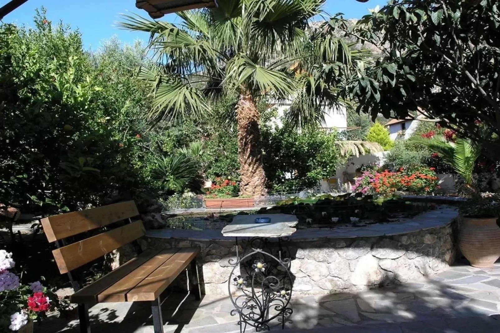 Olive Tree Cottage No 1-Gardens summer