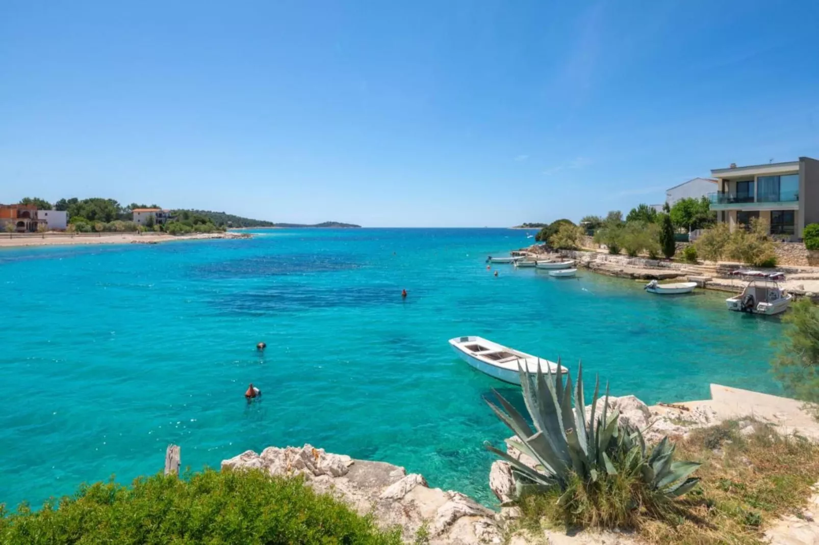 Sea front vacation home-Areas summer 5km