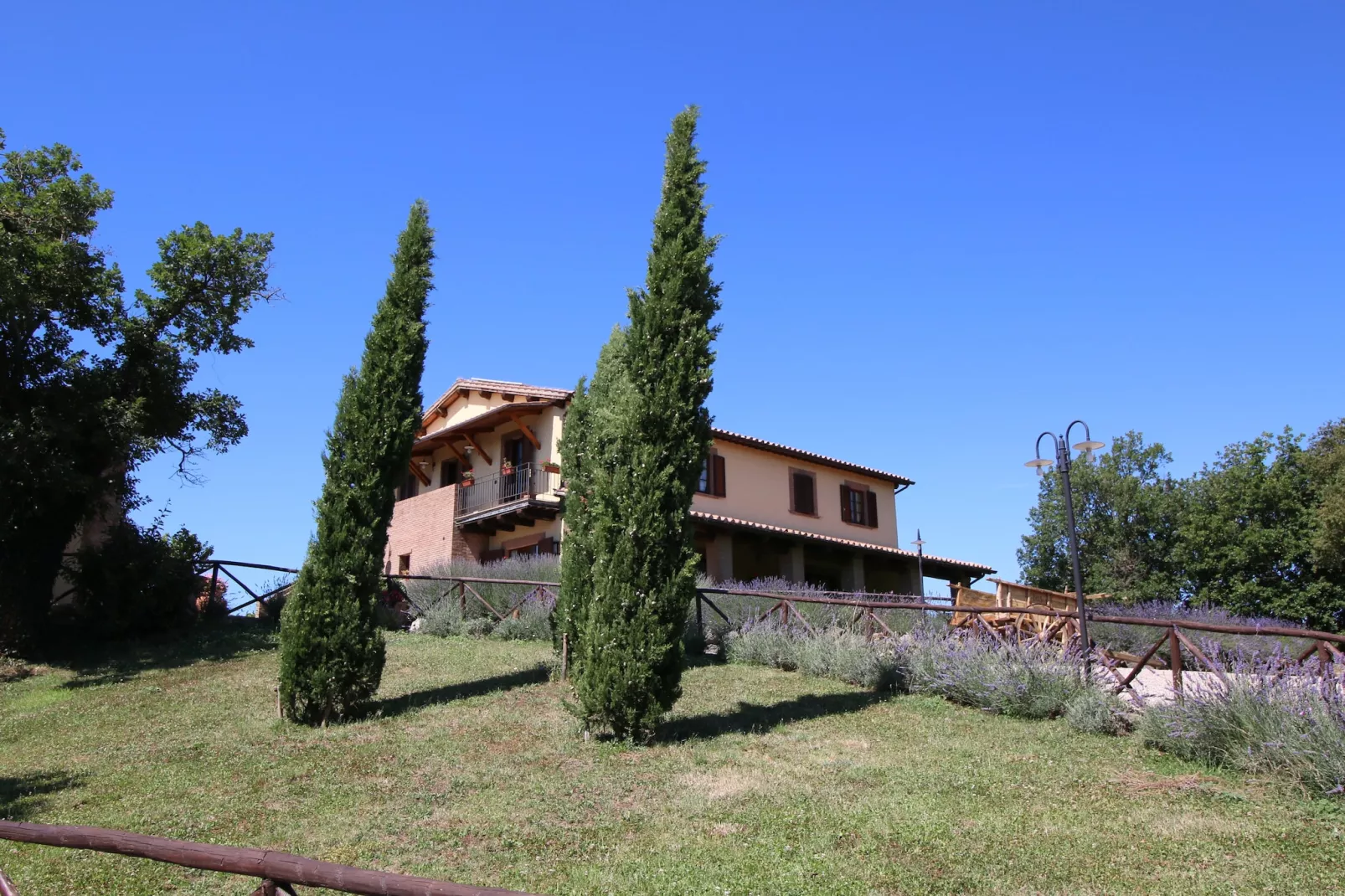 Castagneto-Exterior summer
